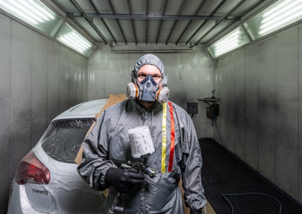 Lackiertechniker bei Karosserie Konrad