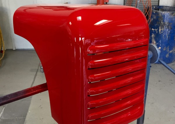 Handgefertigte Traktorhaube