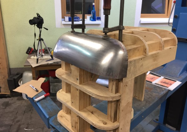 Handgefertigte Traktorhaube