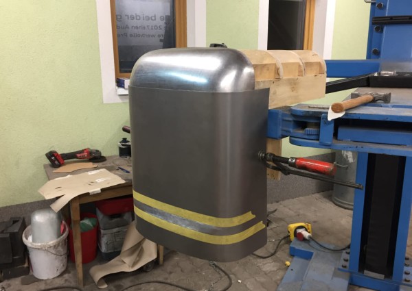 Handgefertigte Traktorhaube