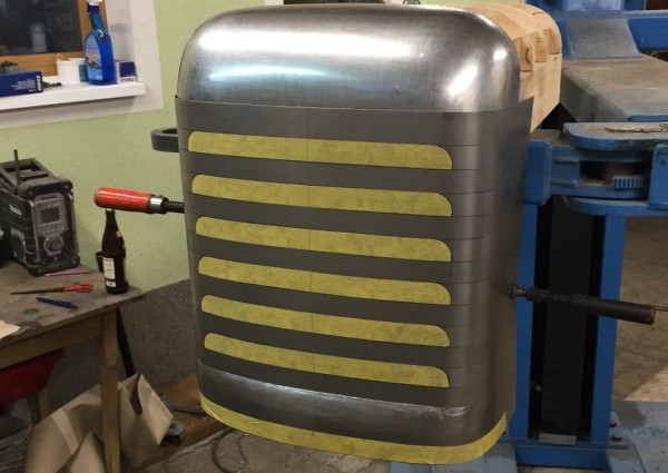 Handgefertigte Traktorhaube